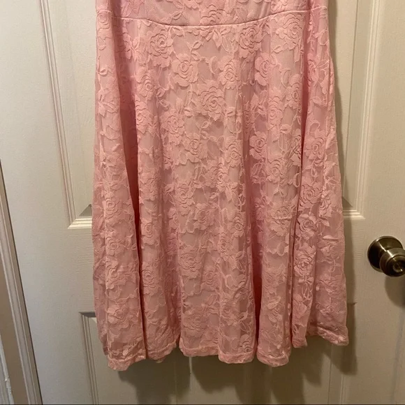 Lace Dress - Picture 4 of 5